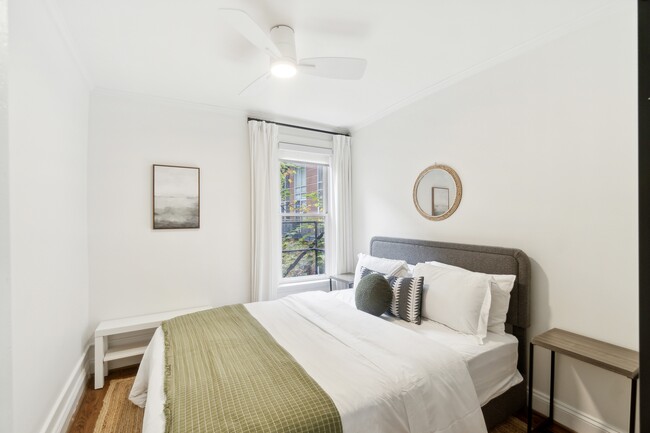 Queen Bedroom Second Level - 1460 Church St NW