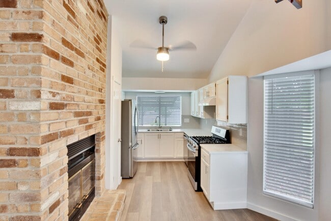 Building Photo - 3109 Monument Dr