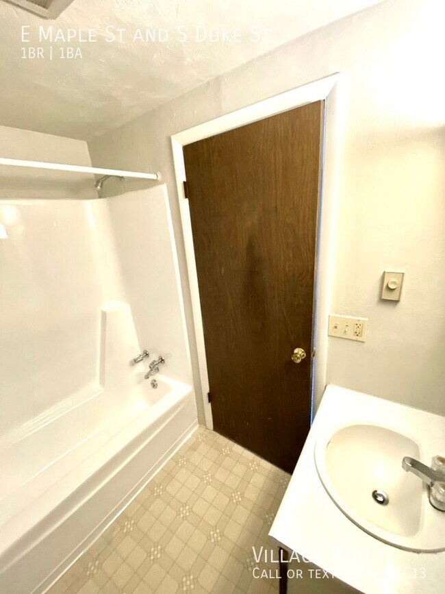 Building Photo - 505 E Maple St