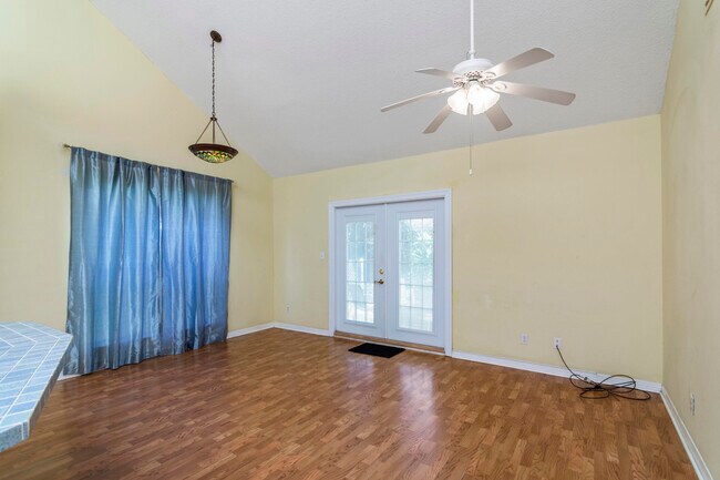 Building Photo - 2713 Willow Grove Ln
