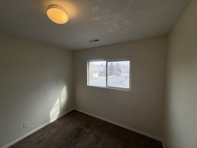 Building Photo - 1884 Sunset Rd