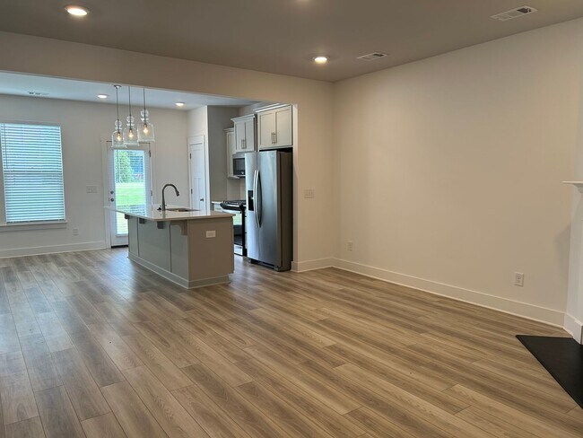 Building Photo - 213 Keel Ln