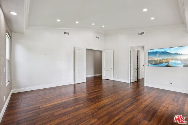 Building Photo - 27048 Triumph Ave