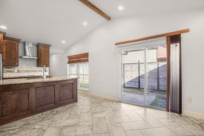 Building Photo - 5609 Hollow Pines Dr