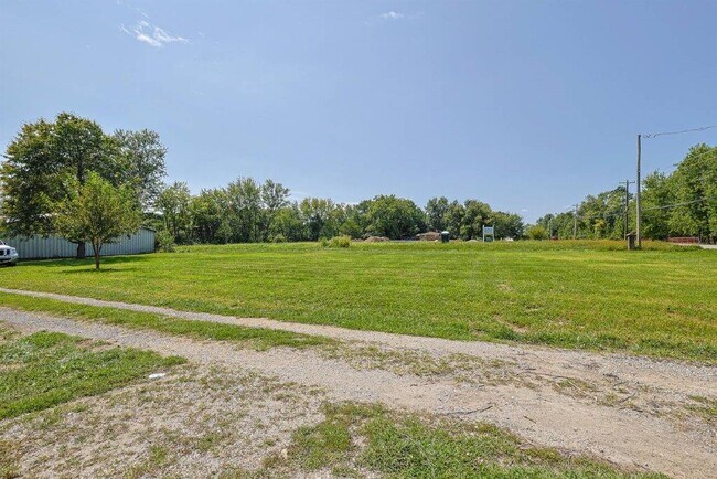Building Photo - 8047 Bethany Rd