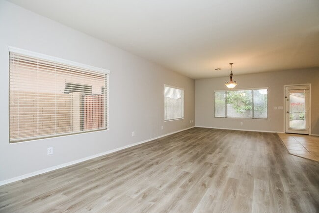 Building Photo - 6629 W Range Mule Dr