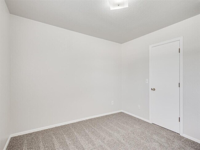 Building Photo - 949 N Windermere Dr