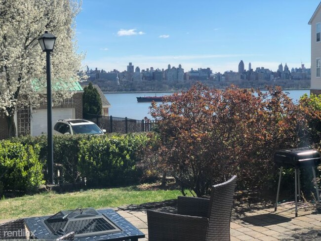 Building Photo - 3 br, 2.5 bath Townhome - 62 Bergen Ridge ...