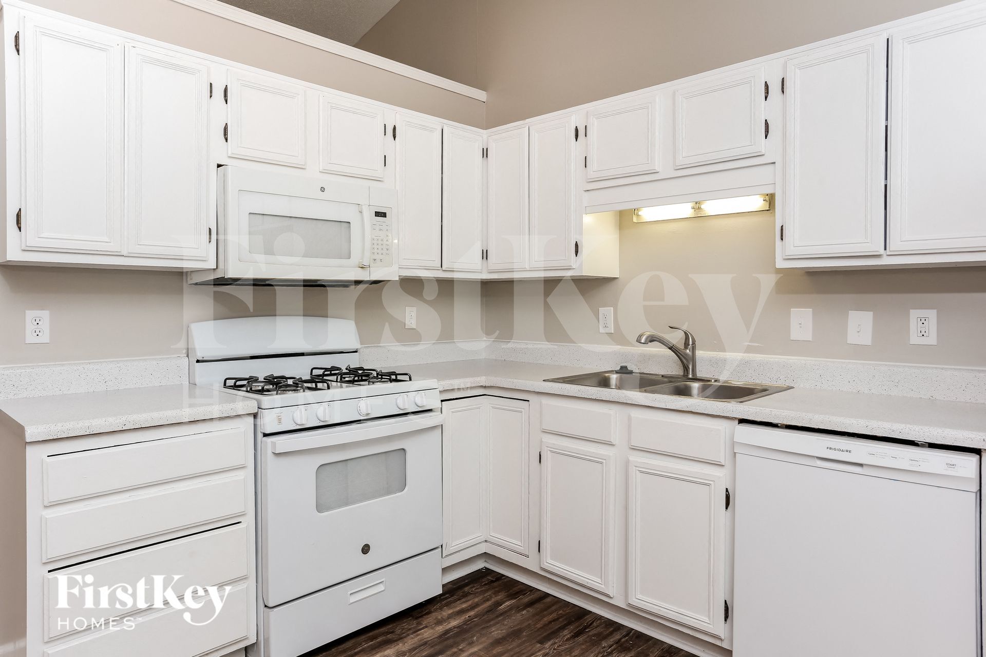 Building Photo - 6319 Hillview Ln