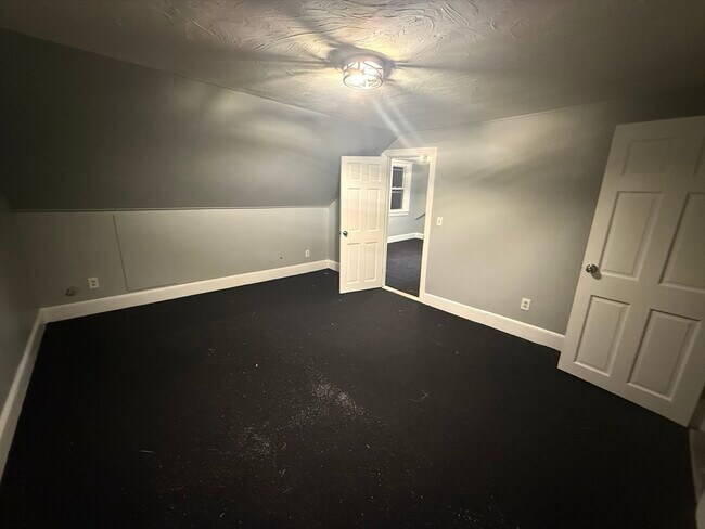 Building Photo - 84 Division St