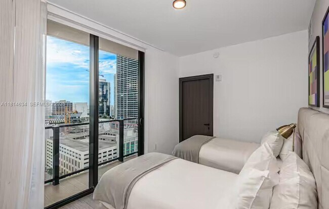 Building Photo - 398 NE 5th St