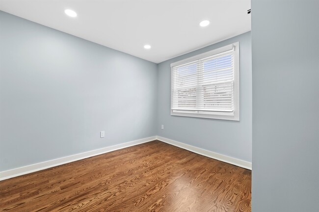 Building Photo - 8 Essex St