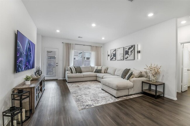 Building Photo - 17018 Westmoreland Promenade Pl