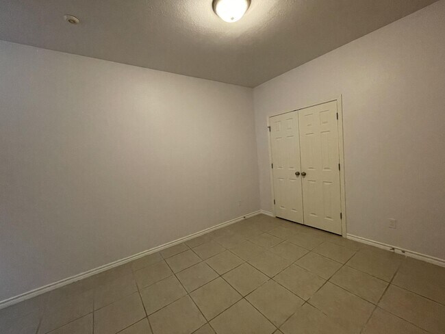 Building Photo - 6721 Dungeoness Dr