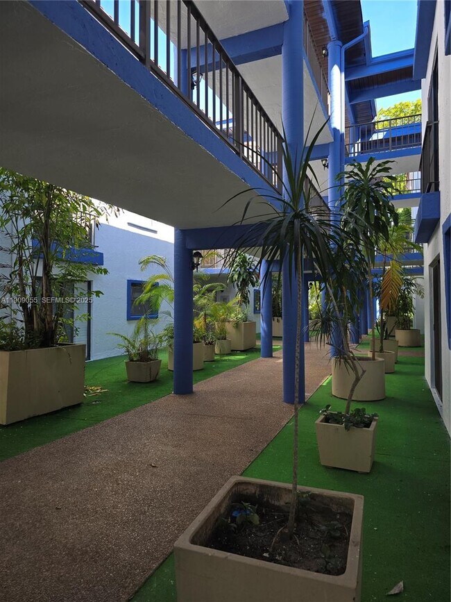 Building Photo - 6010 S Falls Cir Dr