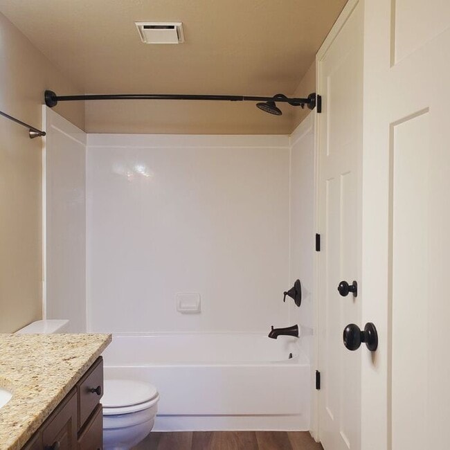 Building Photo - Spacious 2 Bed 1.5 Bath Townhome in Murray...