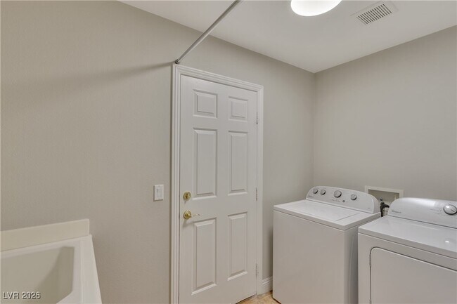 Building Photo - 63 Cascade Lake St