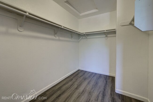 Building Photo - Granville Realty Rental Home
