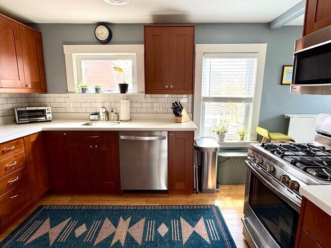 Building Photo - 4 Clifton St