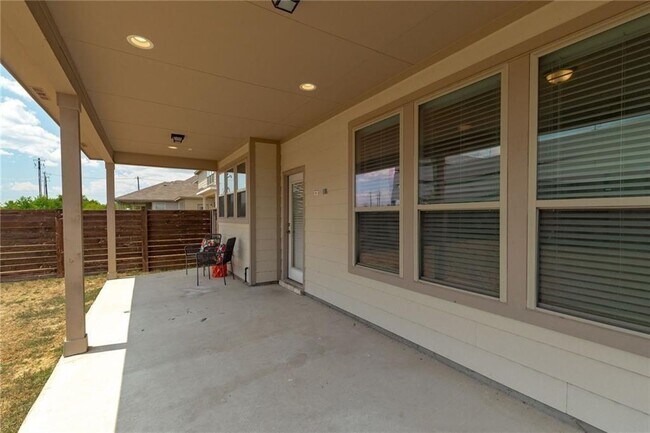 Building Photo - 9507 Gynerium Dr