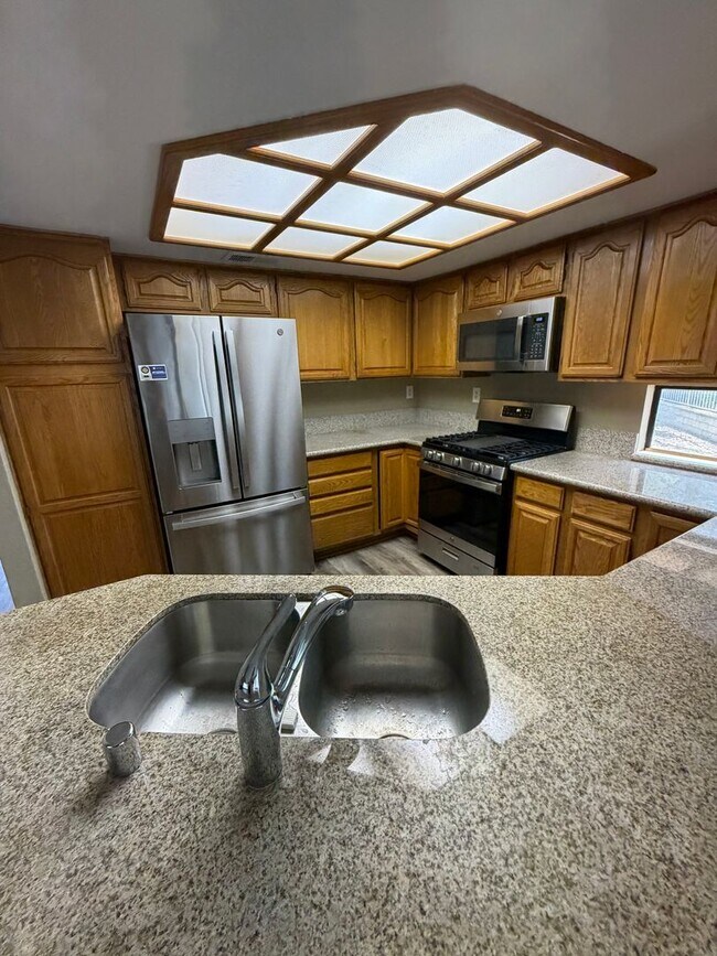 Building Photo - TWO BEDROOM TOWNHOME IN THE LAKES WITH GARAGE AND ATTACHED CARPORT