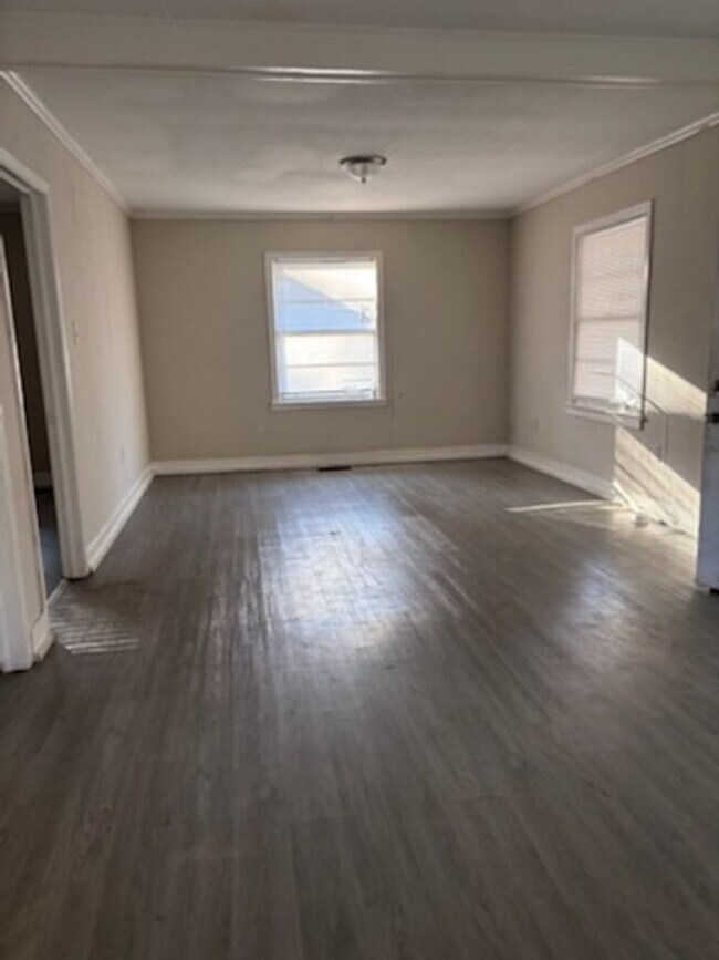 Building Photo - 3230 Rosemary Ave