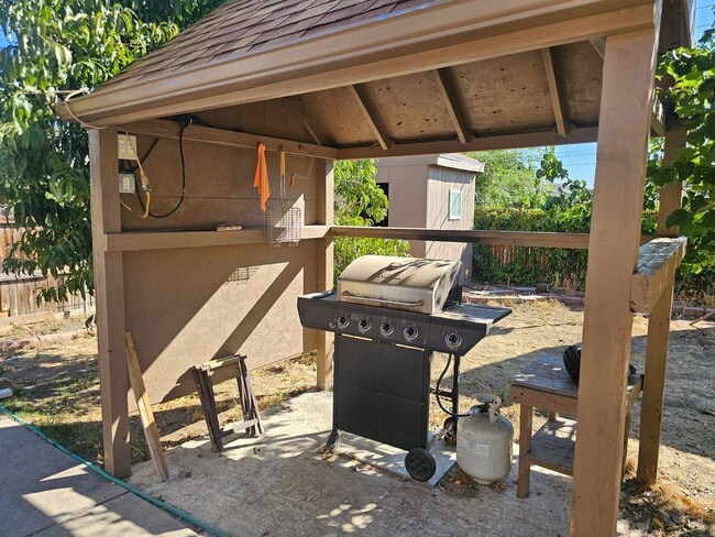 Building Photo - Ranch Style Home with 3 Bedrooms + 4th room/office, 2 Baths and RV parking!