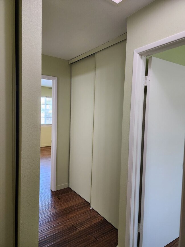 Building Photo - 3 Bedroom 2 Bathroom with Pool Near Davis High School