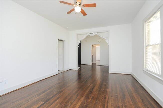 Building Photo - 1244 W 21st St