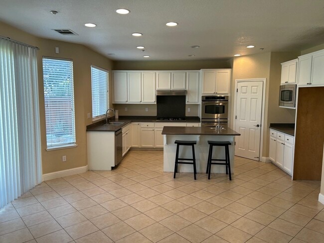 Building Photo - 1849 Alexander Way