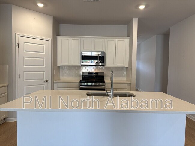 Building Photo - 280 Shangrila Wy