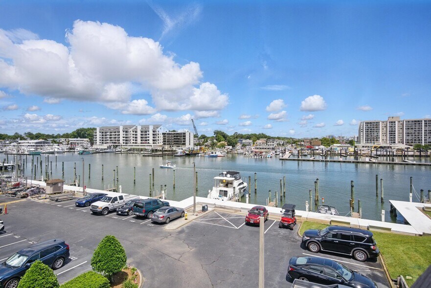Building Photo - 401 Harbour Pt