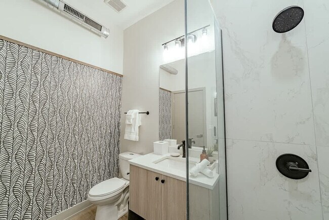 Building Photo - 1954 W North Ave