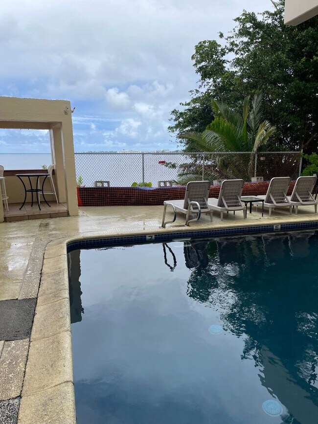 Building Photo - 2BR/2BA with lanai and spectacular ocean v...