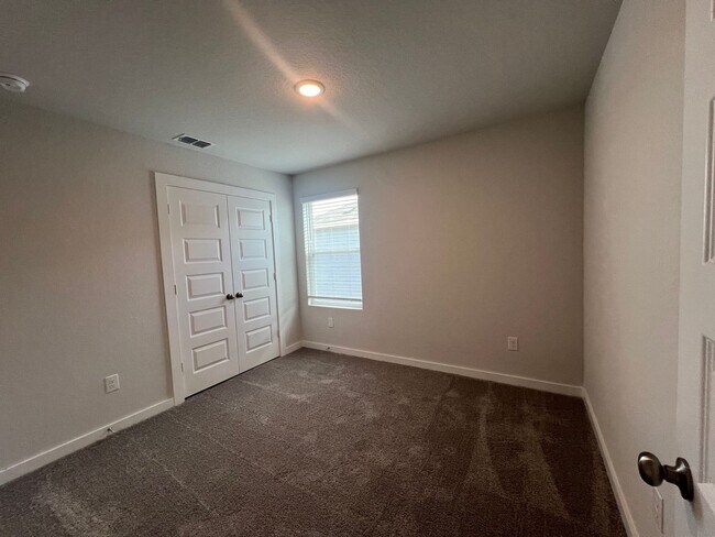 Building Photo - Charming 3/2.5 2 Story Home in Hiddenbrook