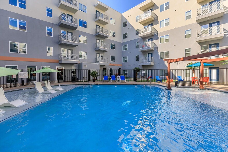 Building Photo - 2422 S Carrier Pkwy