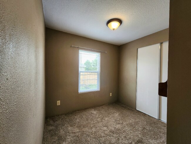 Building Photo - 112 E Homer Dr