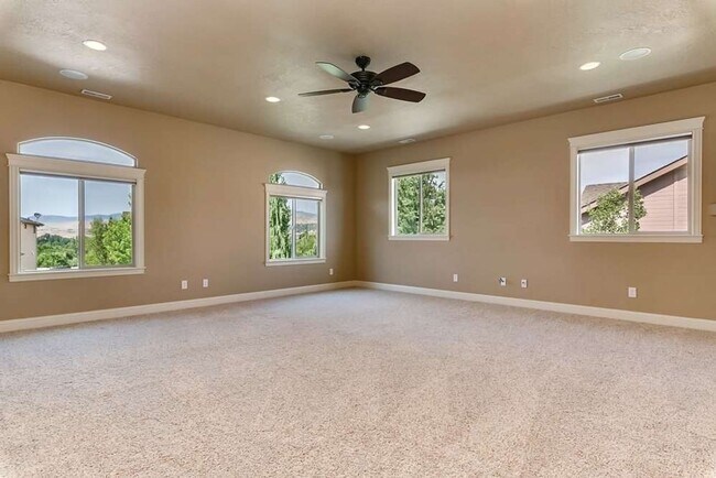 Building Photo - Luxury 4 Bed, 3.5 Bath Home | 4-Car Garage | Resort-Style Amenities