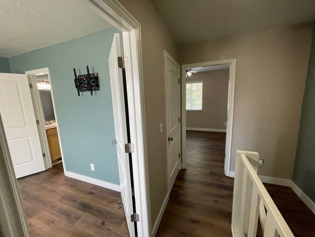 Building Photo - Beautiful 2 bed in Clearfield!