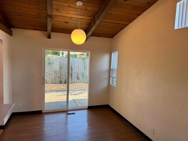 Building Photo - Terrific 3 Bedroom, 2 Bathroom in South Eugene