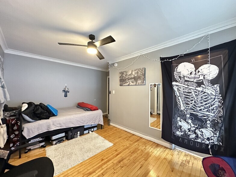 Building Photo - 5451 N Kenmore Ave