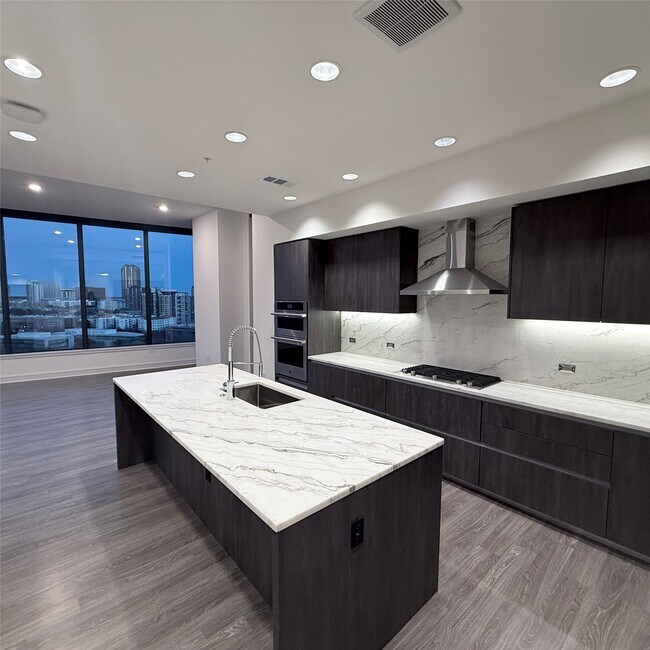 Building Photo - 2525 Turtle Creek Blvd