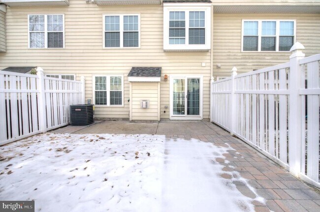 Building Photo - 18 Alexandra Ct