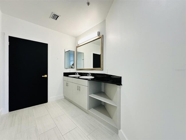 Building Photo - 111 E Washington St