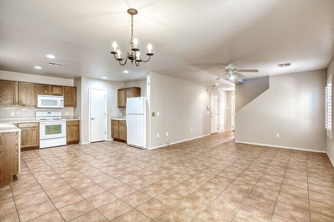 Building Photo - Lovely 3 Bedroom House!