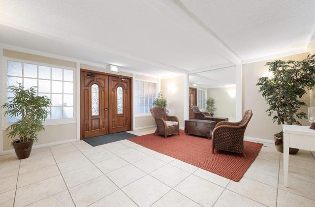 Building Photo - 424 Stratford Ct