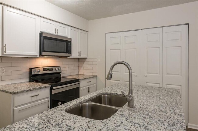 Building Photo - 9250 Woodgreen Way