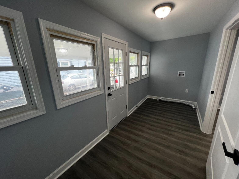 Building Photo - 220 Locust Ln