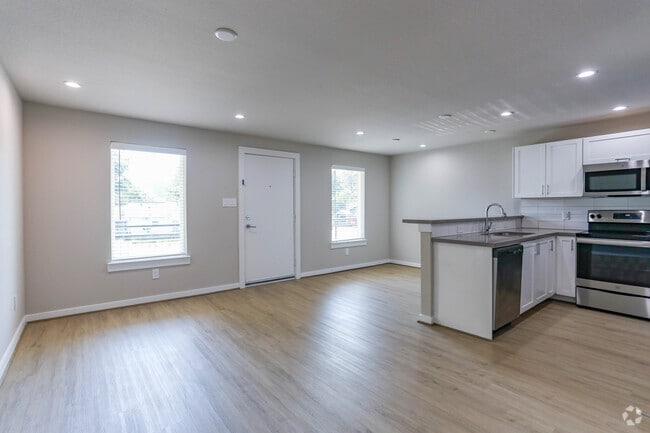 1 BR, 1 BA - 650SF - Houston Heights Beverly Apartments