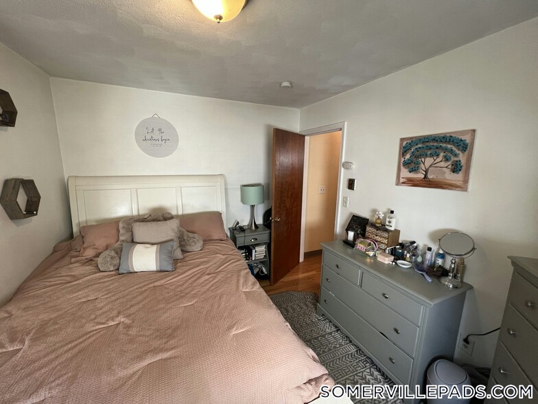 Building Photo - 217 Holland St